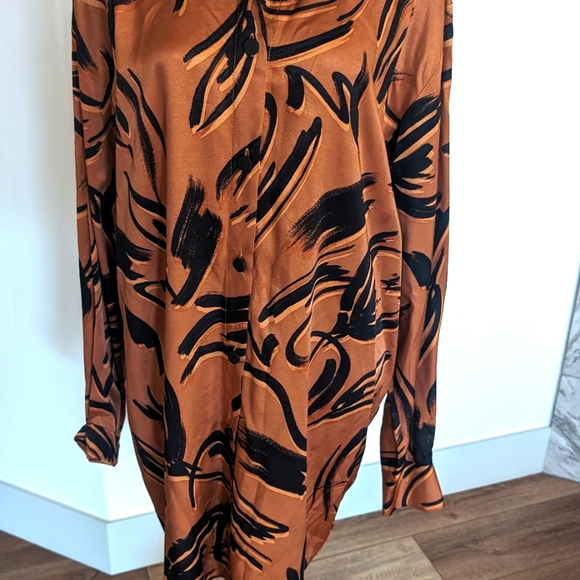 Women's dress - Picture 1 of 9